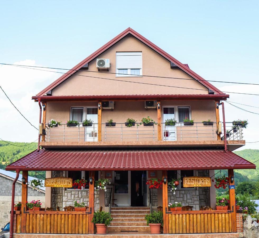 ביילו פוליה Restoran & Motel Manjez מראה חיצוני תמונה