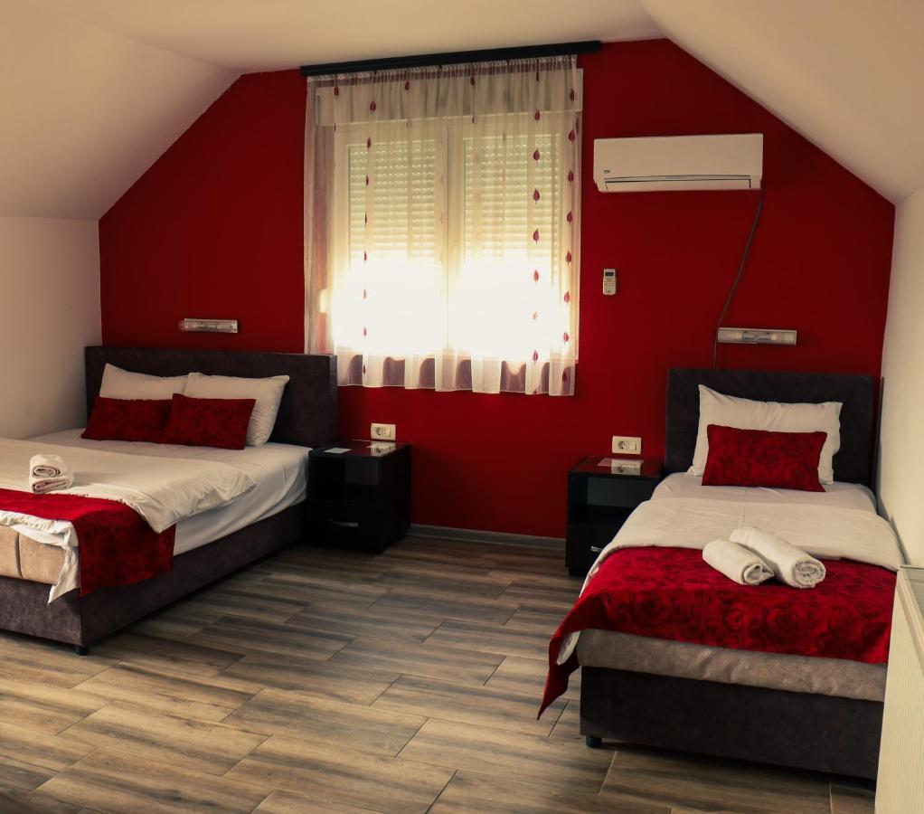 ביילו פוליה Restoran & Motel Manjez מראה חיצוני תמונה